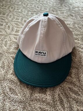 Kavu Contrast Panel Cap in Cream and Teal